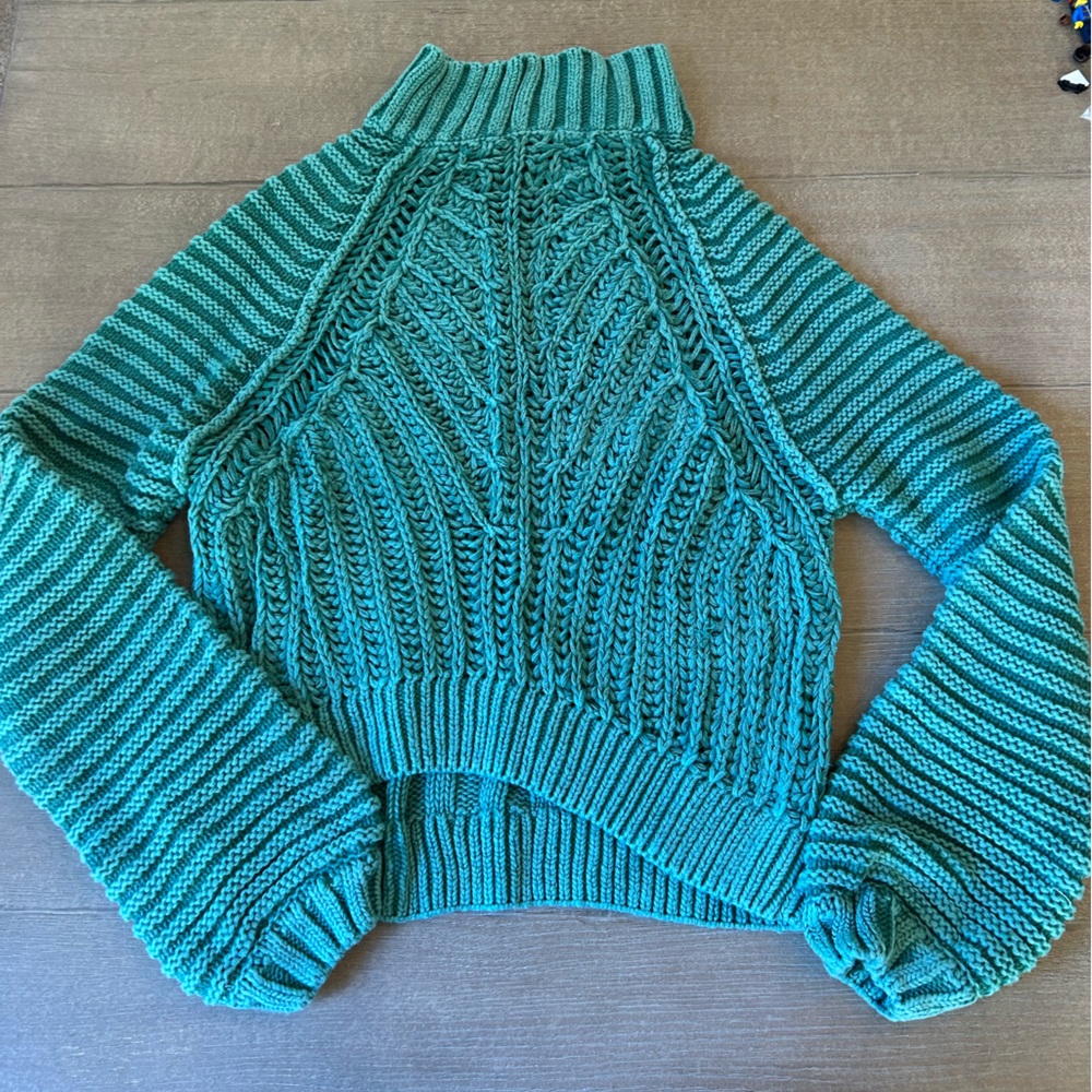 Free People green Cable Knit Turtleneck Sweater size xs